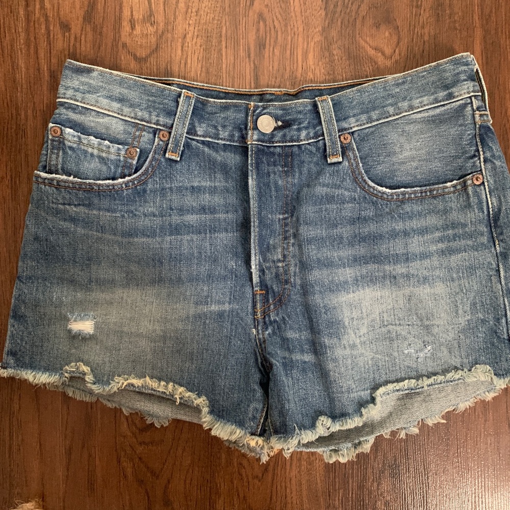 Levi’s 501 cut-off button fly shorts sz 28